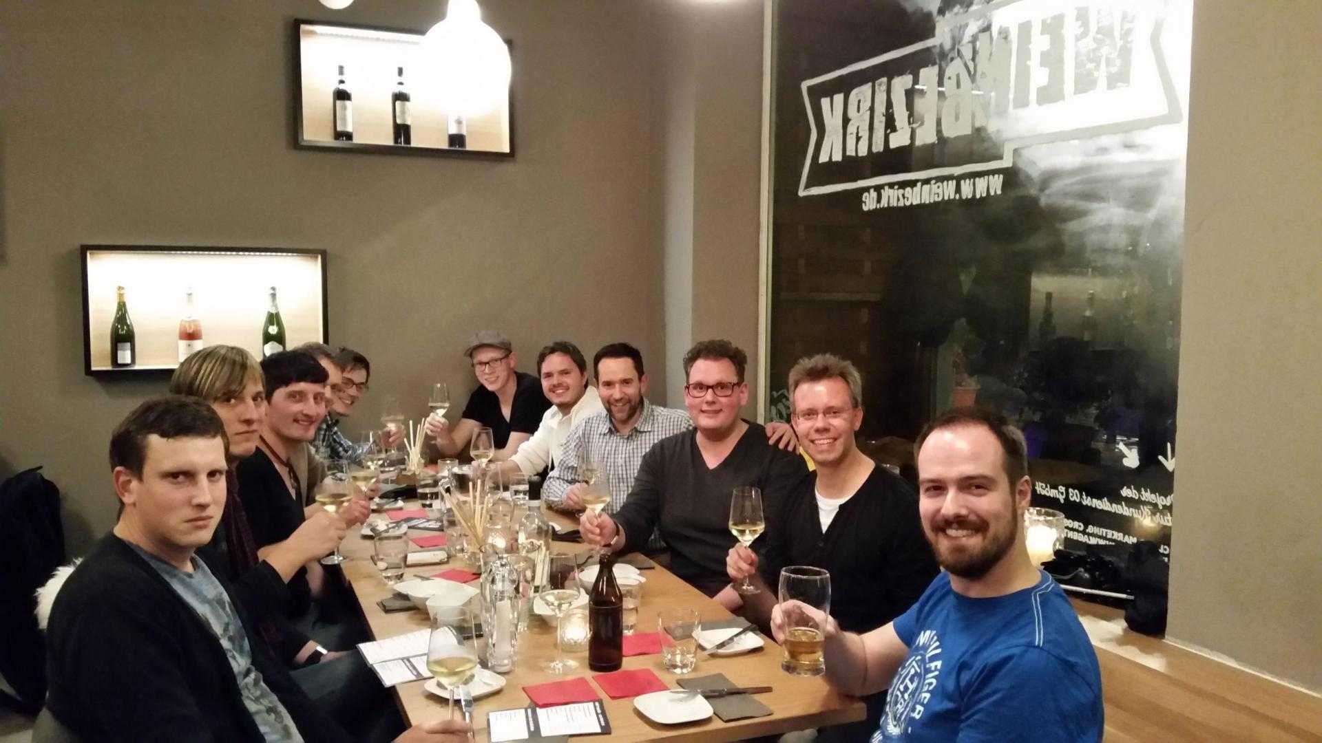 Wein-Verkostung in schöner, entspannter Runde